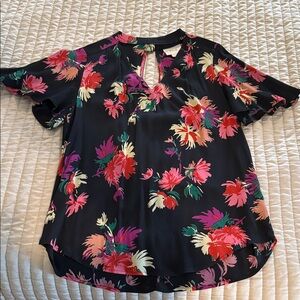 Floral Keyhole Short-Sleeve Blouse - Black/Pink